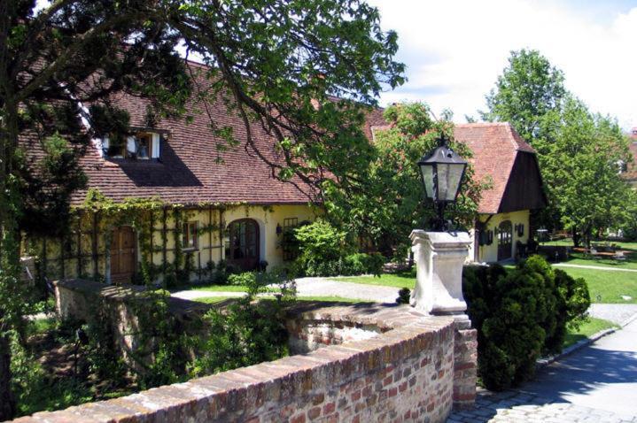 Schlosshotel Obermayerhofen 세베르스도르프 외부 사진