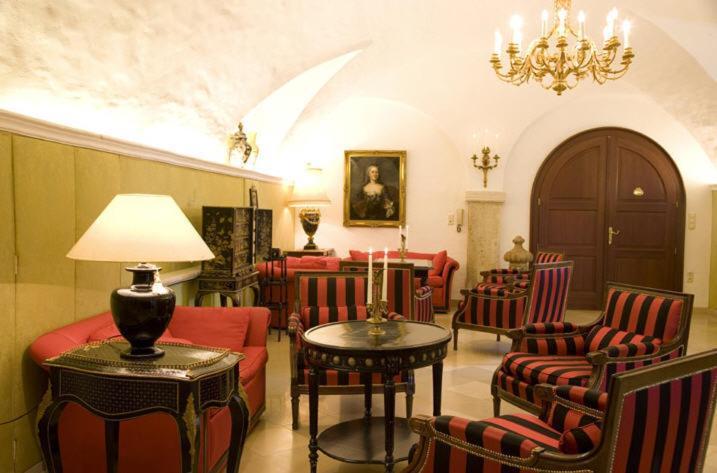 Schlosshotel Obermayerhofen 세베르스도르프 외부 사진