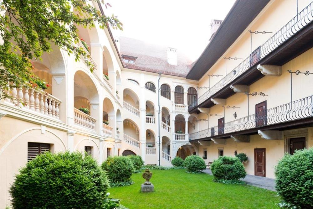 Schlosshotel Obermayerhofen 세베르스도르프 외부 사진